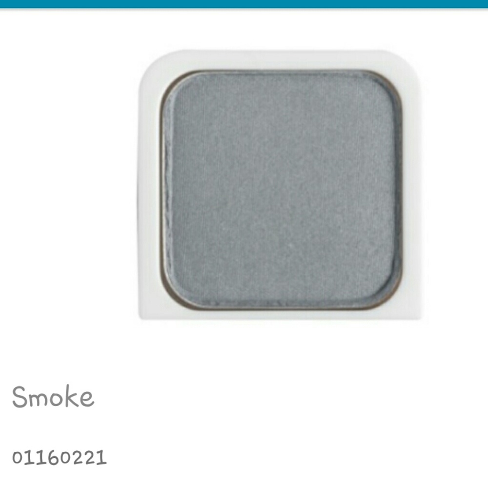 Nu Color Eyeshadow in Smoke